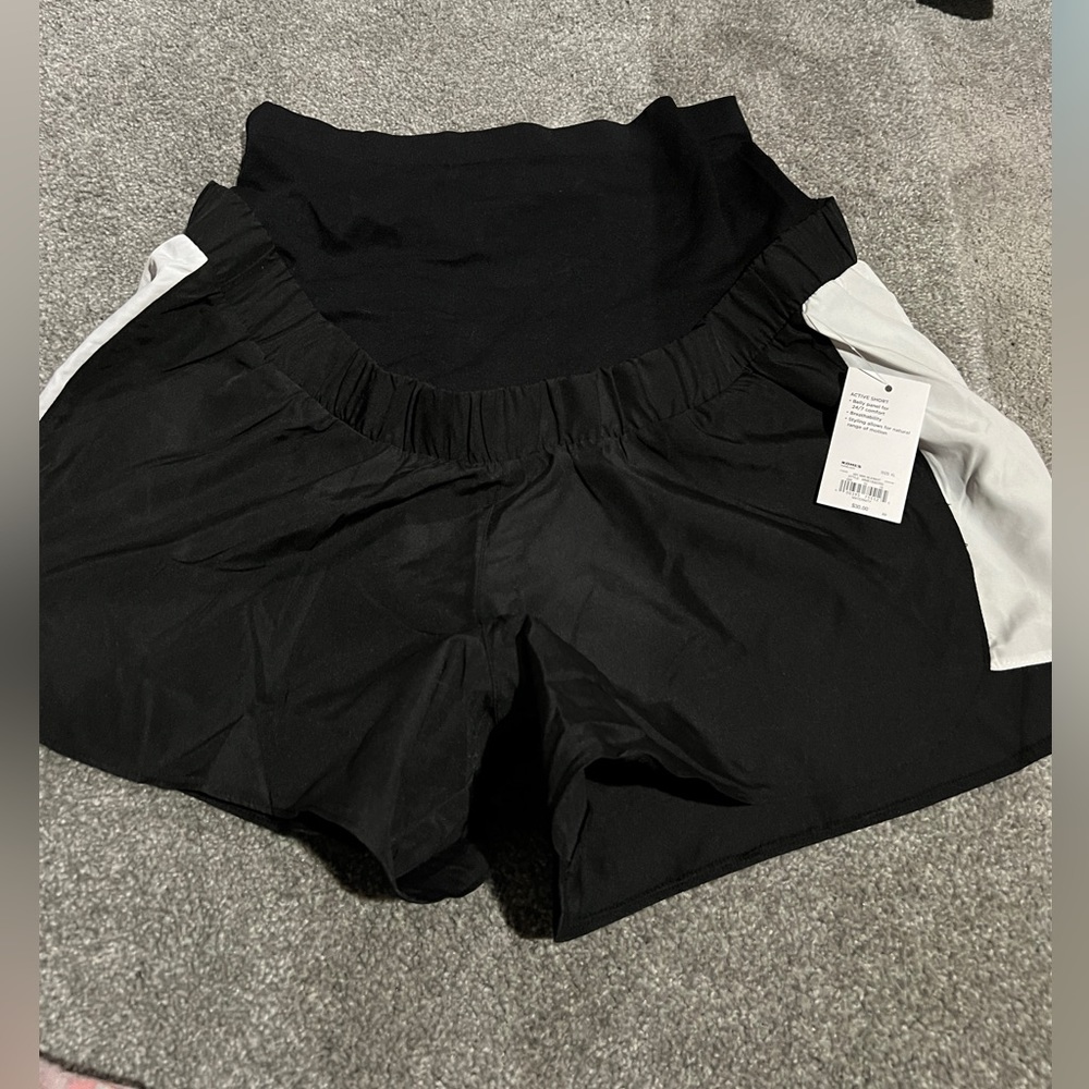 A glow maternity shorts